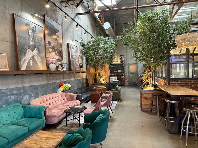 A Great Hangout For Working Or Studying