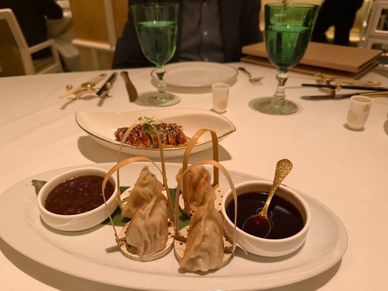 Small Plates That Set The Tone Early