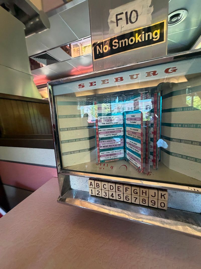Jukebox Spinning Oldies All Day