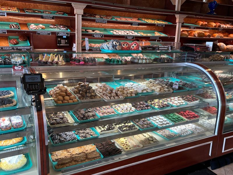Alpine Pastry Shoppe - Smithtown