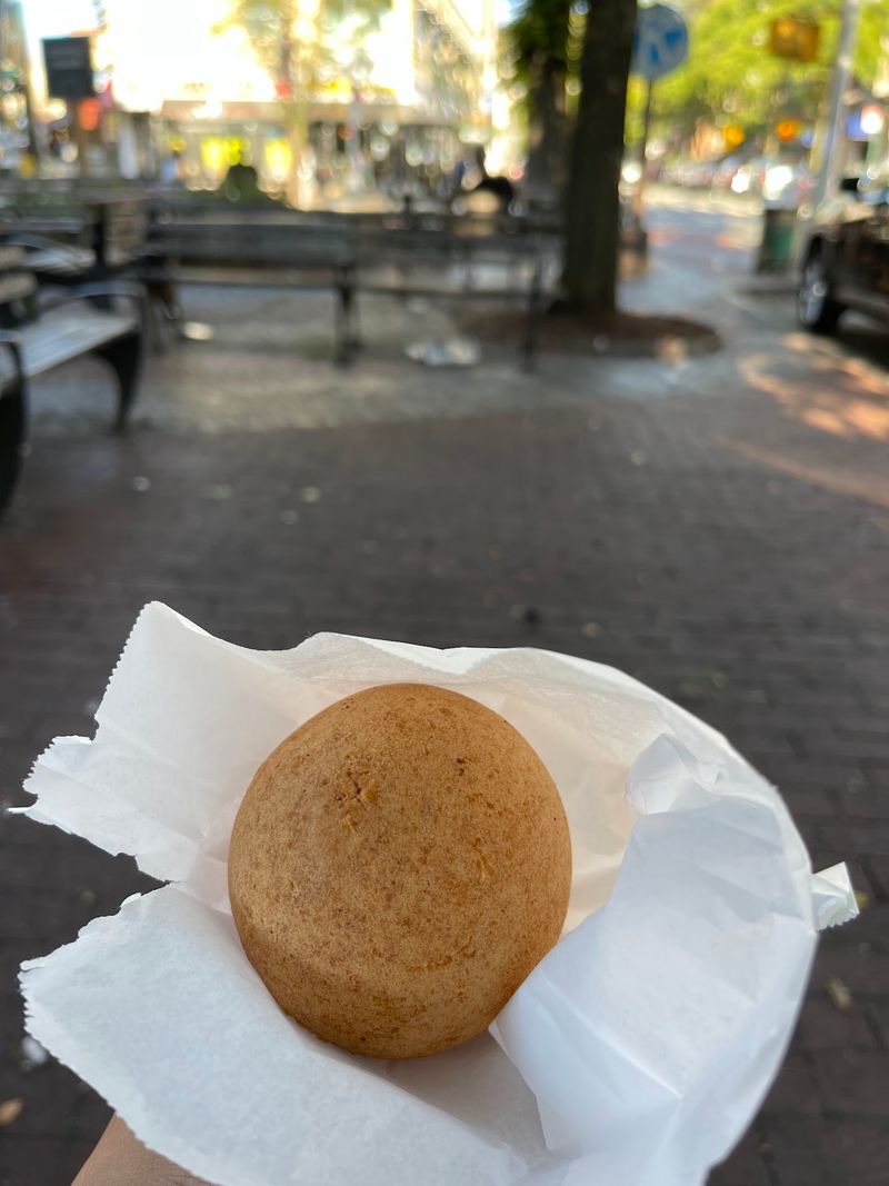 Pandebono, The Bread That Starts Arguments