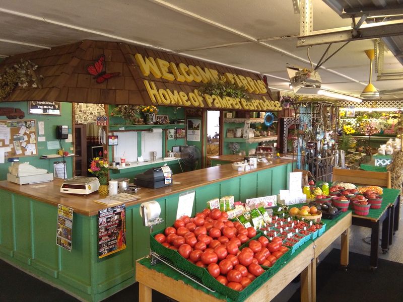 Shopping And Artisanal Markets In Vicinity