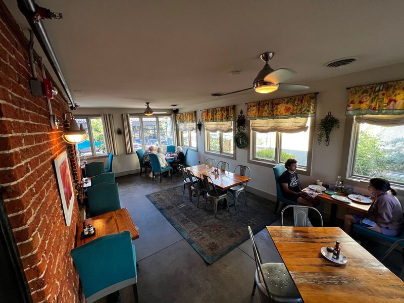 Creating A Welcoming Southern Dining Atmosphere