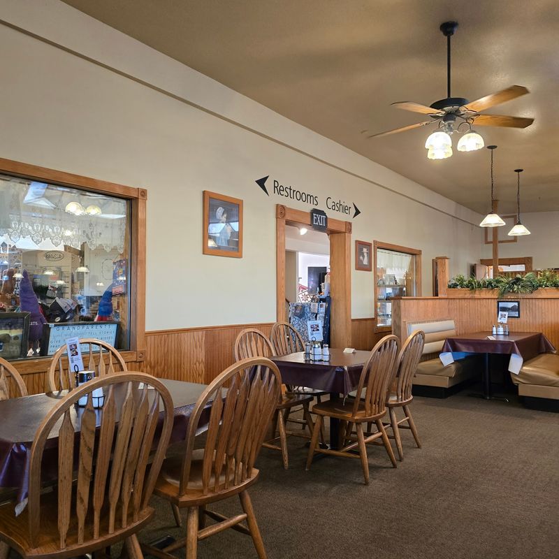 Service Rhythm And Seating Comfort