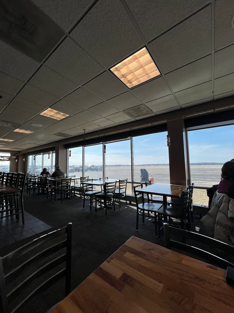 The Scenic Flight That Turns Lunch Into An Adventure