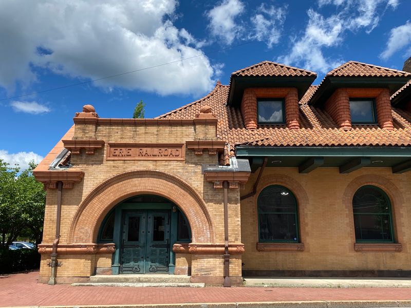 Architecture Buffs Will Want To Slow Down Here