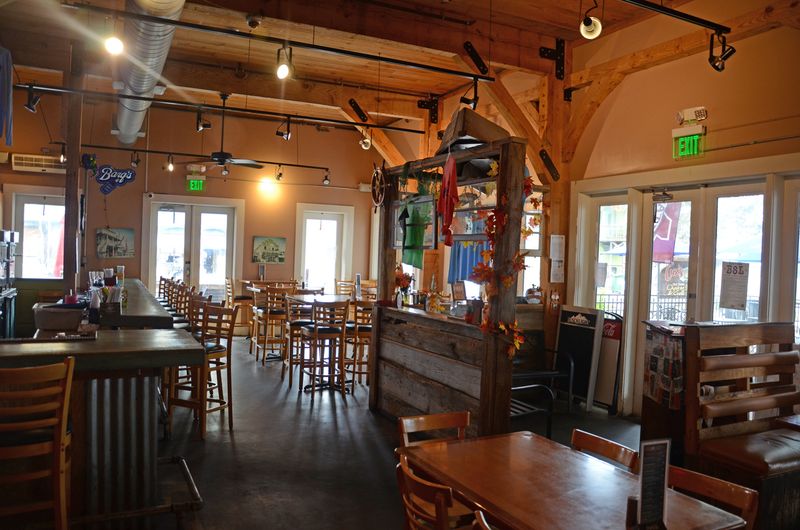 Cuz's Old Town Oyster Bar And Grill