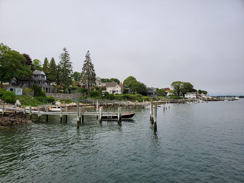 Village Atmosphere That Resists Modern Development