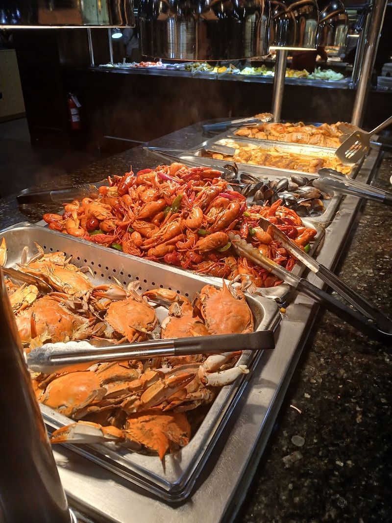 Seafood Fans May Need More Than One Trip Around The Room