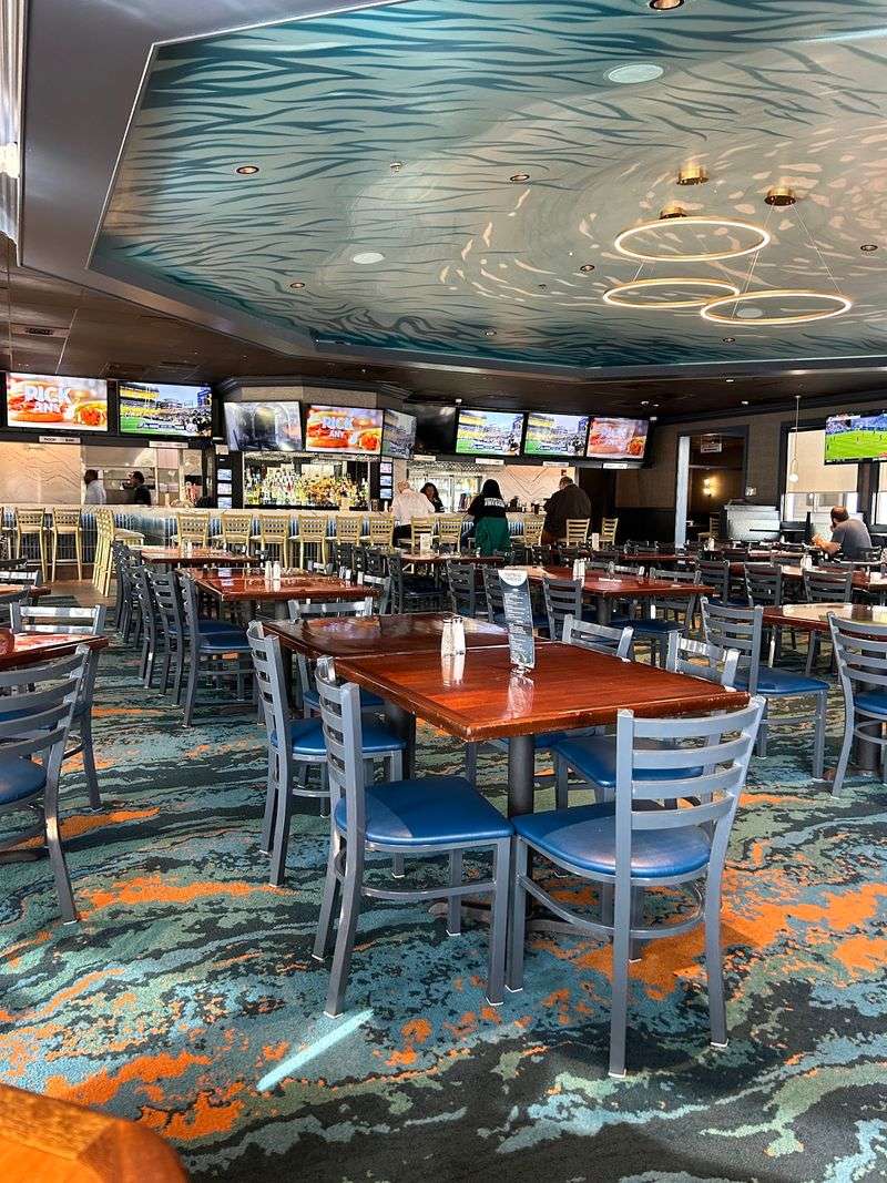 Seating For Big Groups And Tips For Timing Your Visit