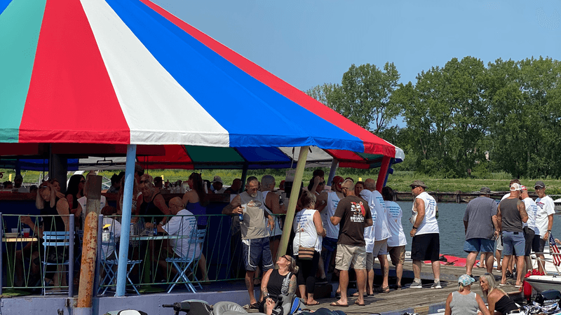 The Floating Summer Barge Lets You Dine Right On The Water