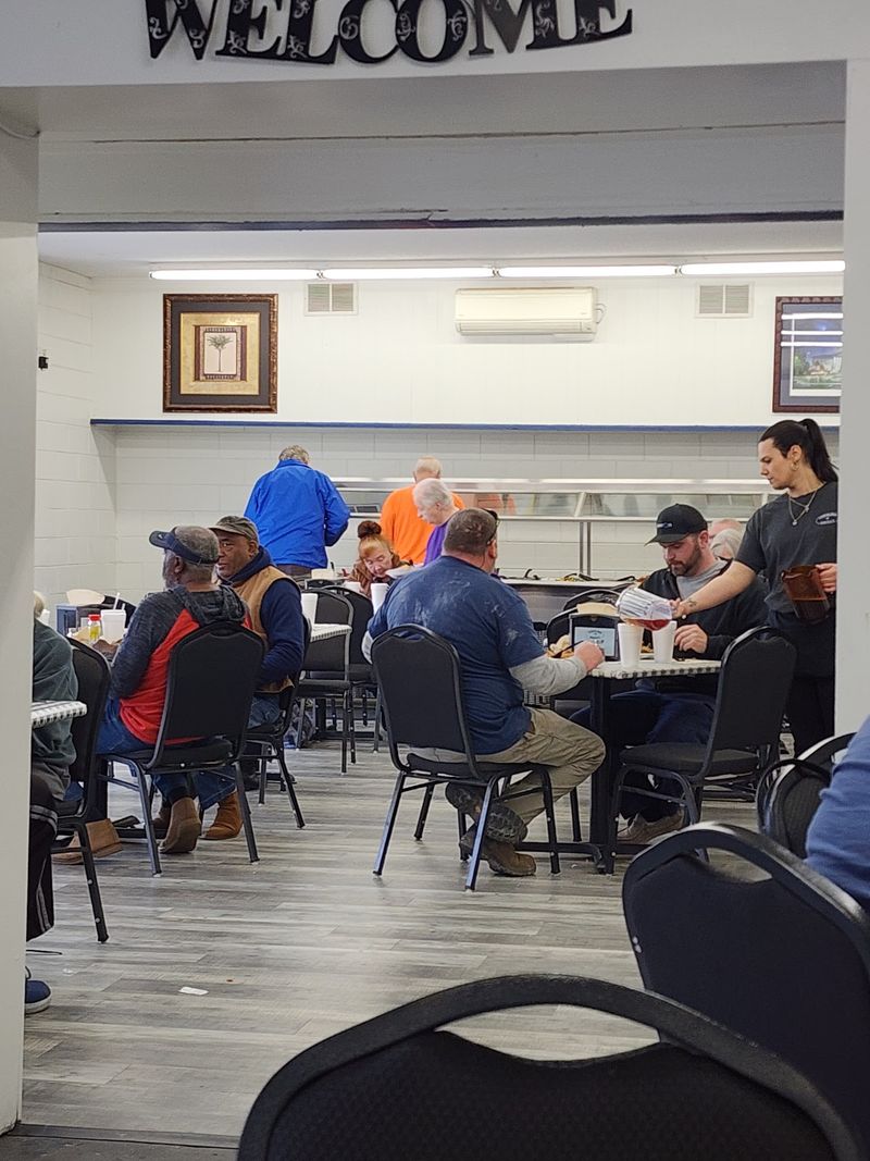 A Neighborhood Spot That Keeps Its Community Fed