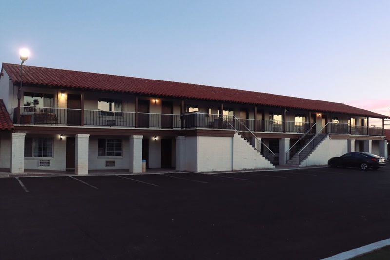 Vintage Motels With A Fight Worth Watching