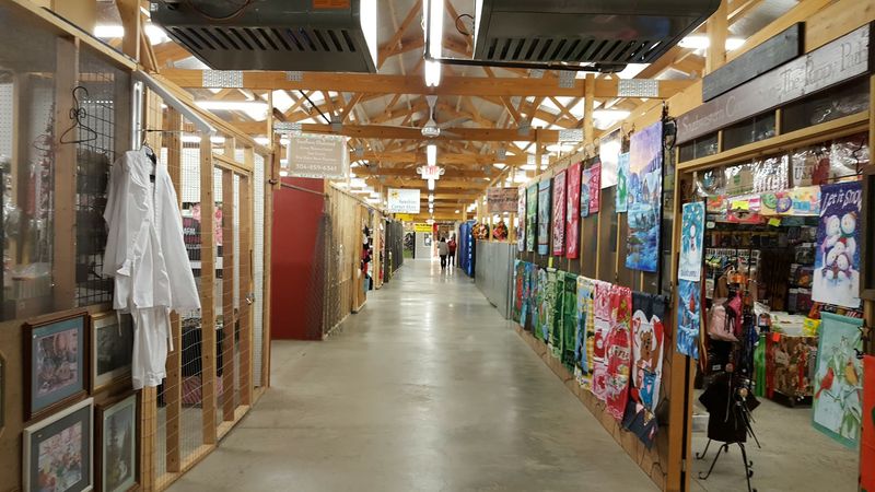 A Weekend-Only Market With Serious Square Footage