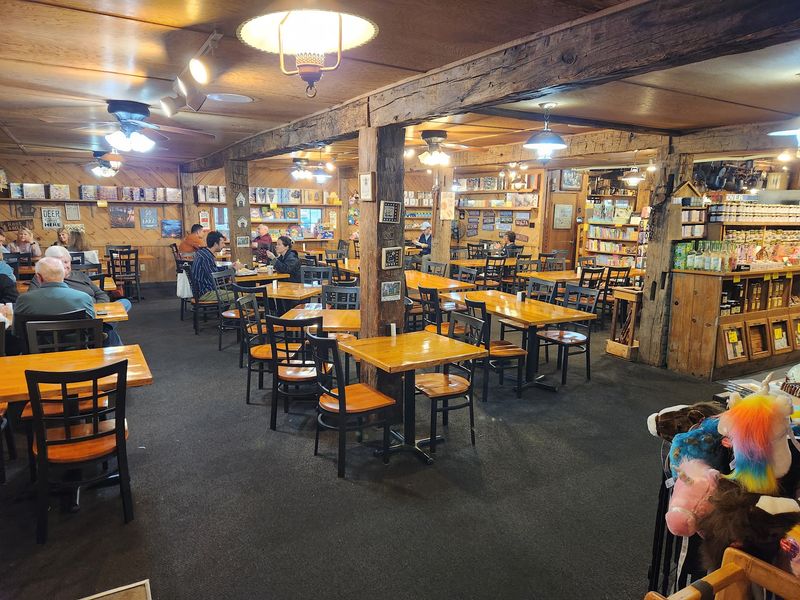 Lakeside Farms Country Store, Restaurant & Gift Shoppe - Ballston Lake