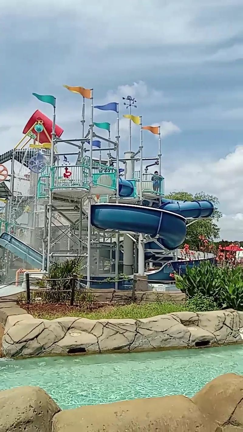 Design Features Of Retro Waterpark Rides