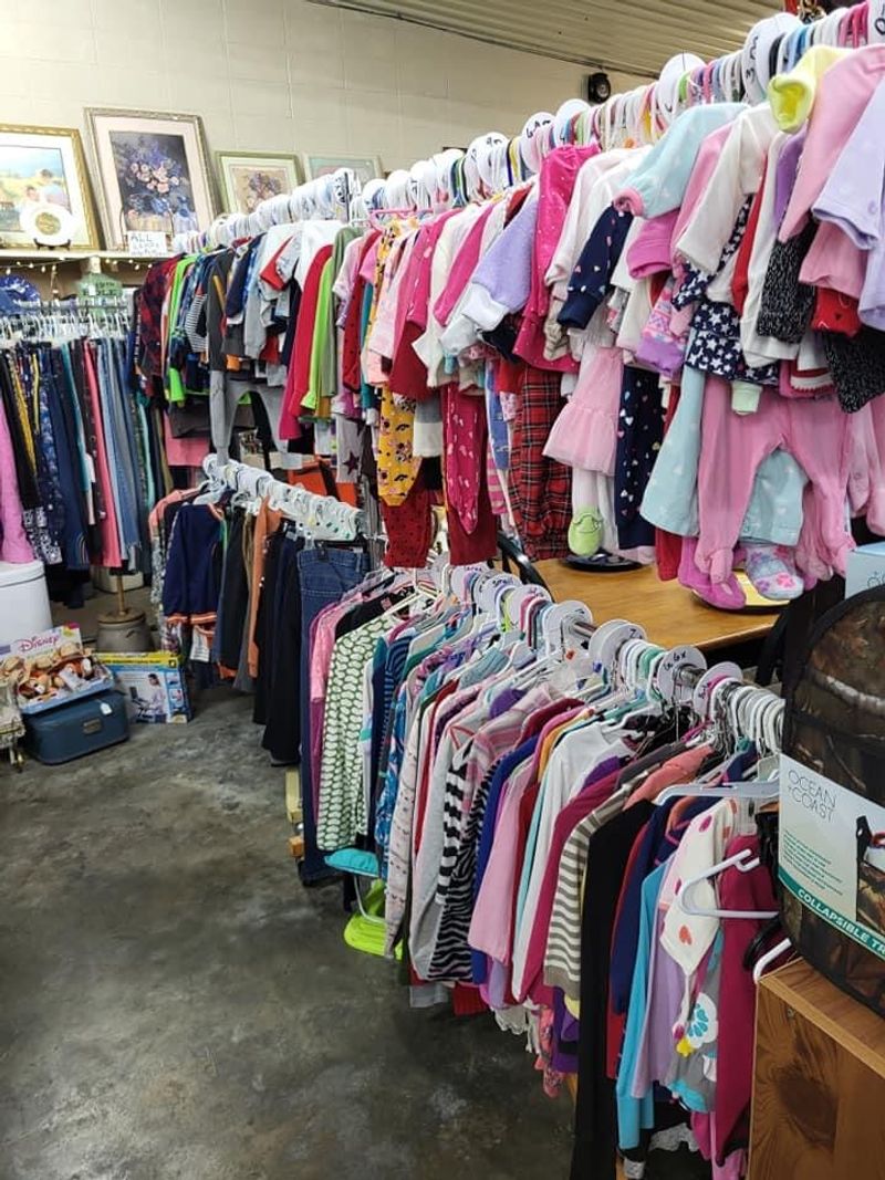 Fantastic Finds Flea Market - Booneville, MS
