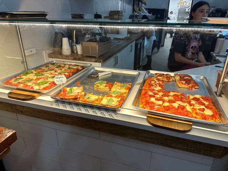 Hours That Fit Lunch Or A Late Bite