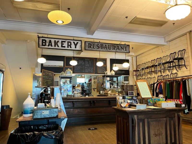Outdated, Antique Cafe
