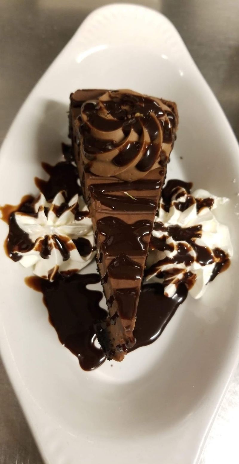 Diverse Dining Experiences Catering To Family And Friends