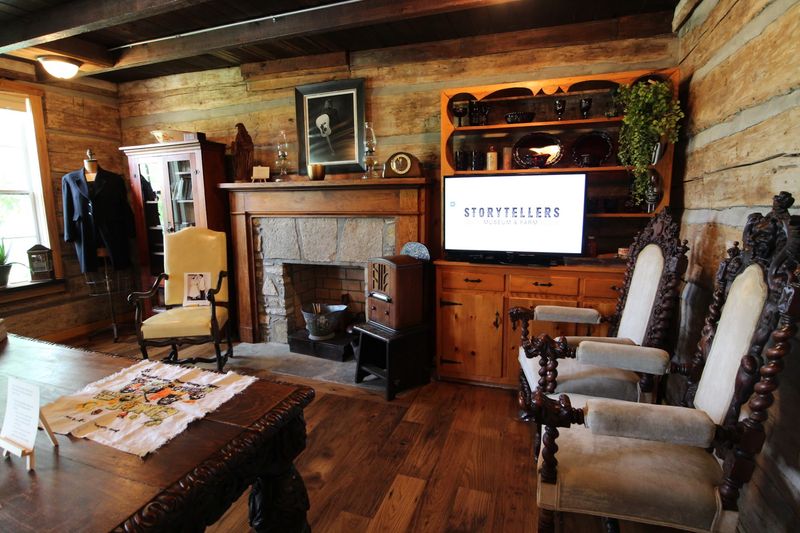 Cabin In The Cotton Recreates Family Life