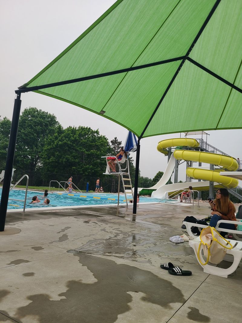 Everything You Need For A Comfortable Pool Day