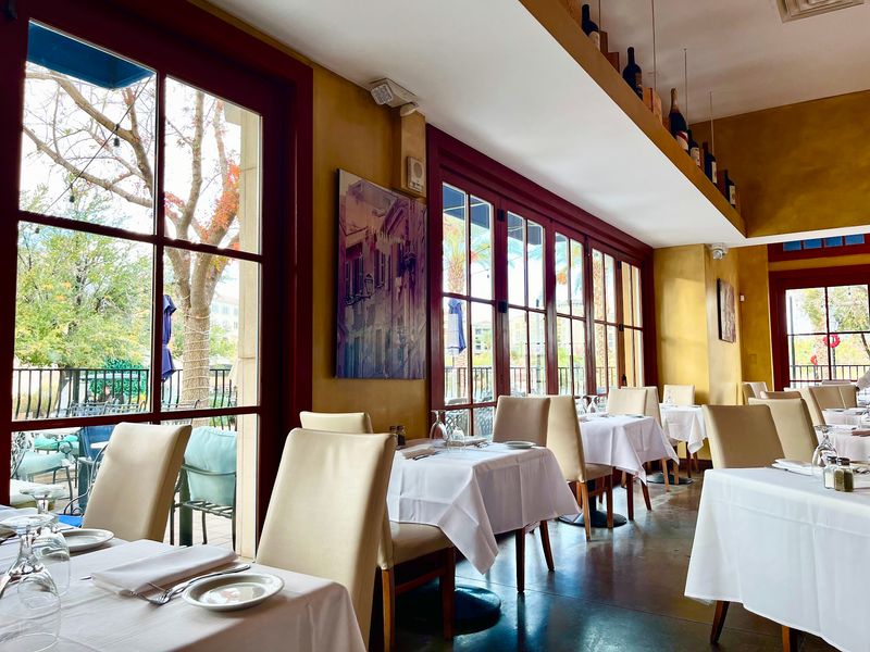Indoor Seating With White-Tablecloth Comfort
