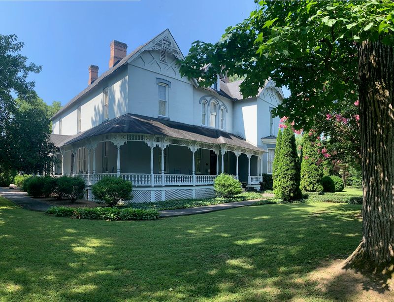 Falcon Rest Mansion And Gardens
