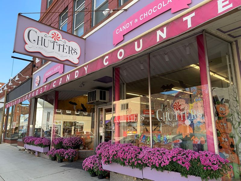 A Candy Counter That Stretches 112 Feet
