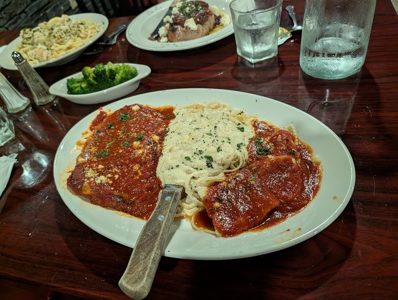 Fratelli's Restaurant, Avon