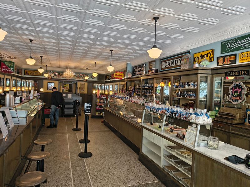 Elkhart Lake - Gessert's Ice Cream & Confectionery