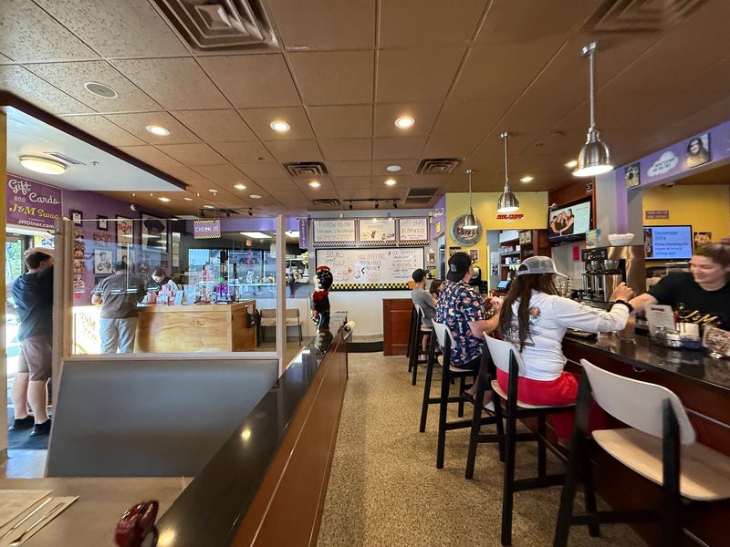 J & M Diner