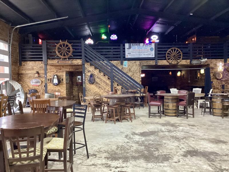 J's Tavern