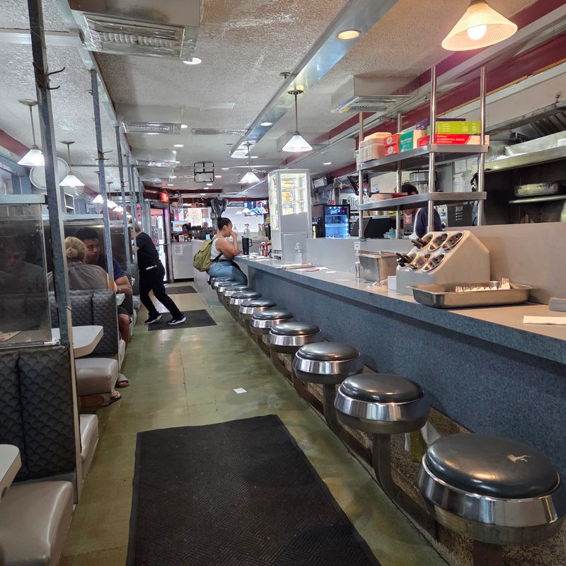 Pearl Diner - Financial District