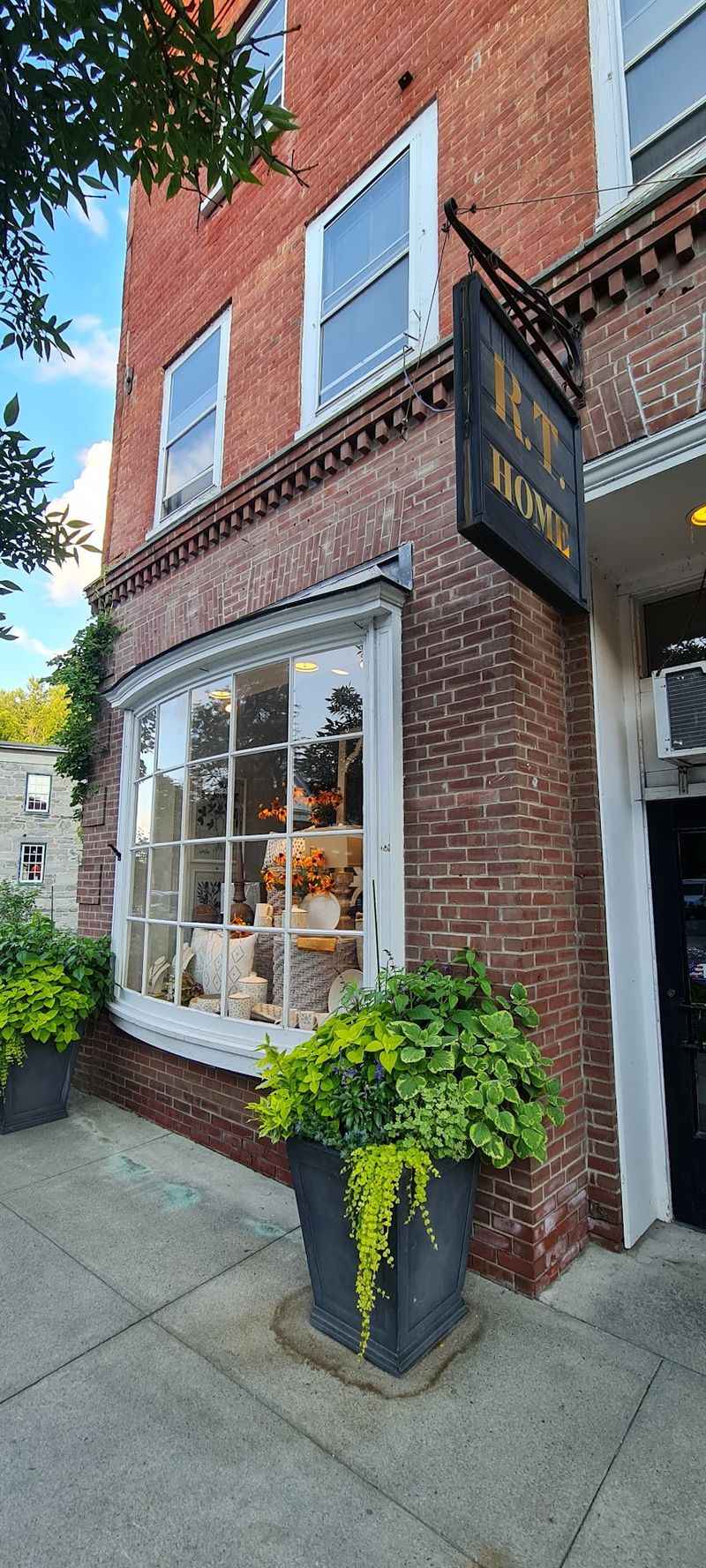 Dining Experiences With Classic Ambiance