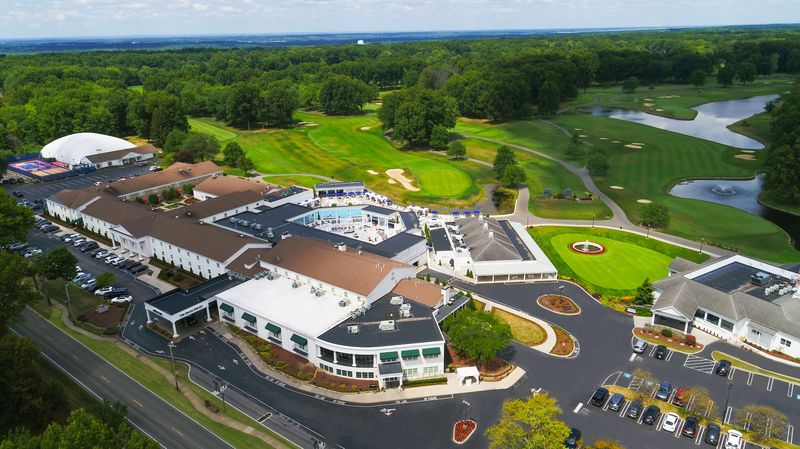 Golf Lovers Hit The Jackpot