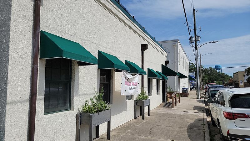 Shop The Courthouse Square