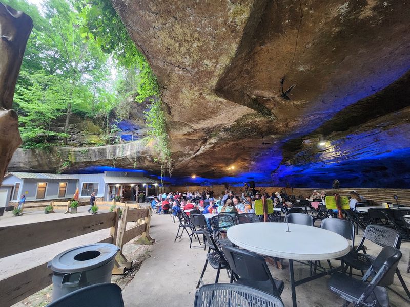 Service Stays Friendly Despite Busy Crowds
