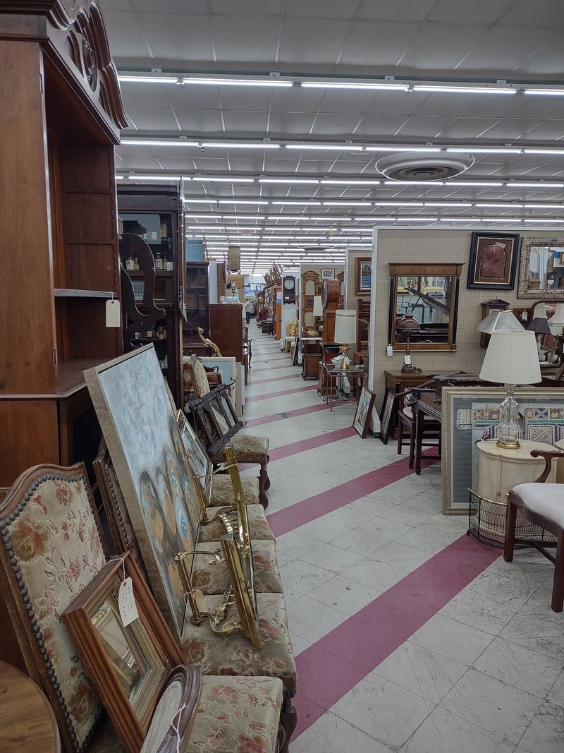How To Spot Valuable Antiques And Memorabilia