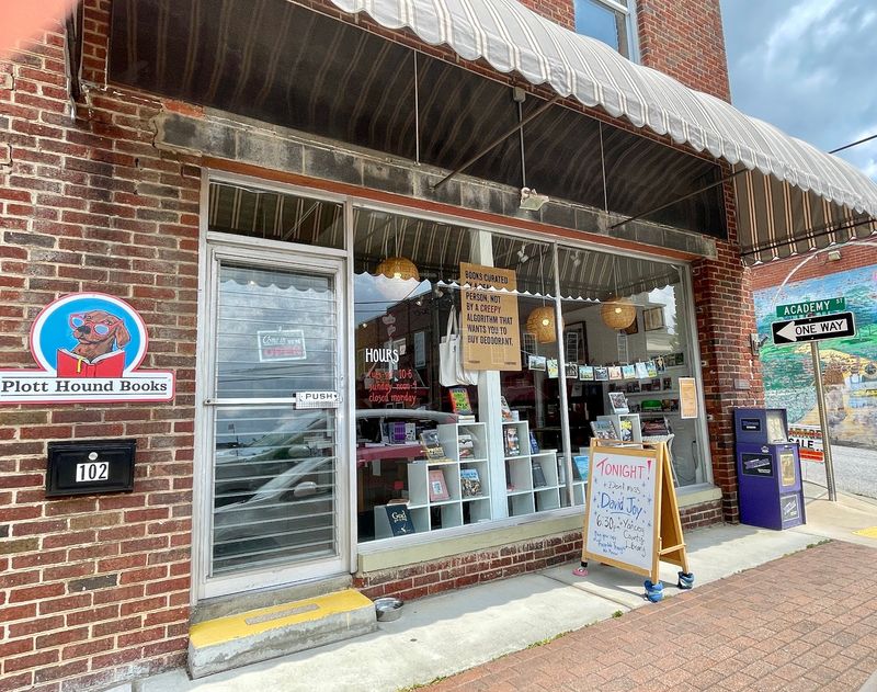 Plott Hound Books, Burnsville