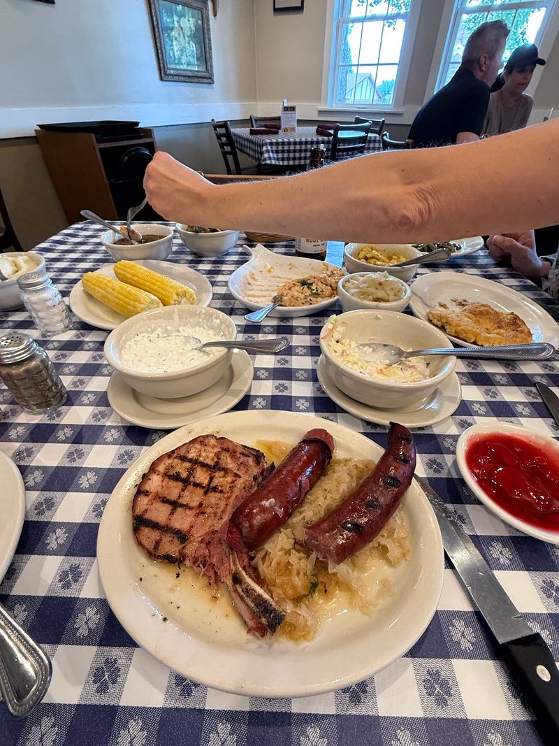 Sunday Brunch Draws Crowds