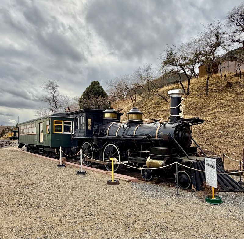 Gold Hill's Orange Harvest Stop