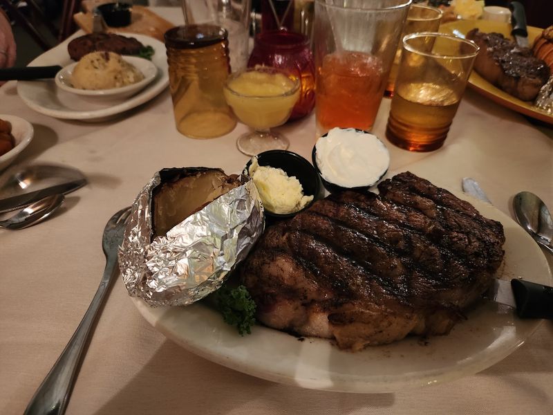 Prime Rib That Keeps People Driving Out Of Their Way
