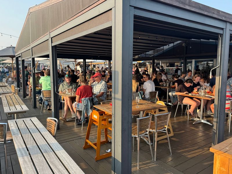 Sun Seats, Shade Seats, And Lounge Chairs