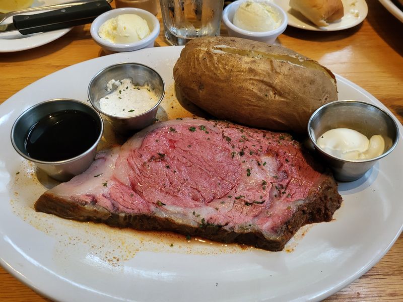 Tableside Steak Cutting That Feels Personal