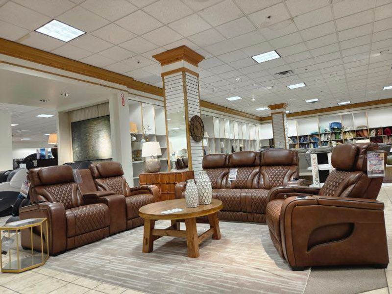 Woodstock Furniture Outlet & Clearance - Meridian