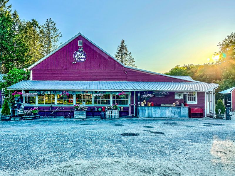 Red Apple Farm, Phillipston