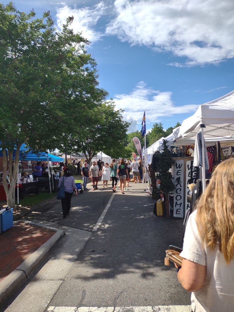 Browsing Booths At Vintage Market Marion