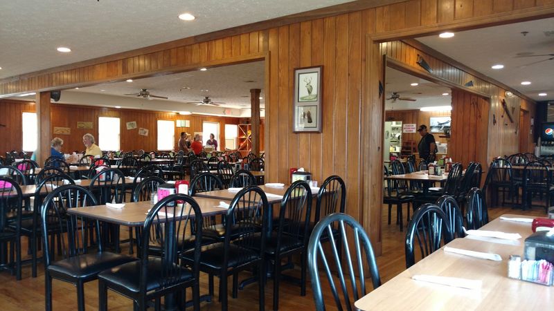 Breakfast Plates Before Sunrise Crowds