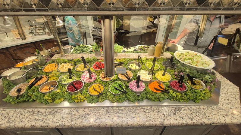 You Could Build An Entire Meal Around The Salad Bar